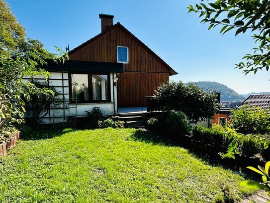 Einfamilienhaus mit 2 Terrassenflächen und schöner Gartenfläche