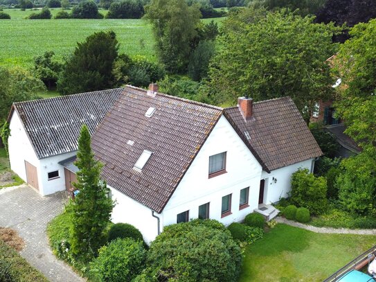 --Einfamilienhaus in Feldrandlage--