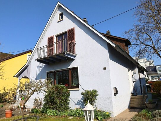 Freistehendes Einfamilienhaus mit Garten in bester Lage