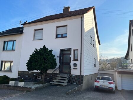 Gepflegtes Einfamilienhaus mit Garten und Garage in zentraler Lage von Rehlingen- Siersburg