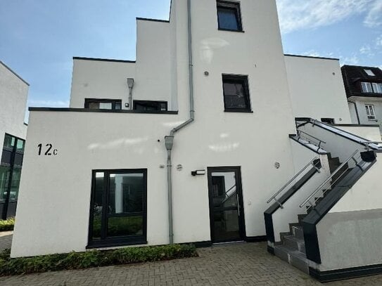 Helle Drei-Zimmer Wohnung mit Einbauküche, Balkon und Stellplatz in ruhiger Lage nahe dem Zentrum