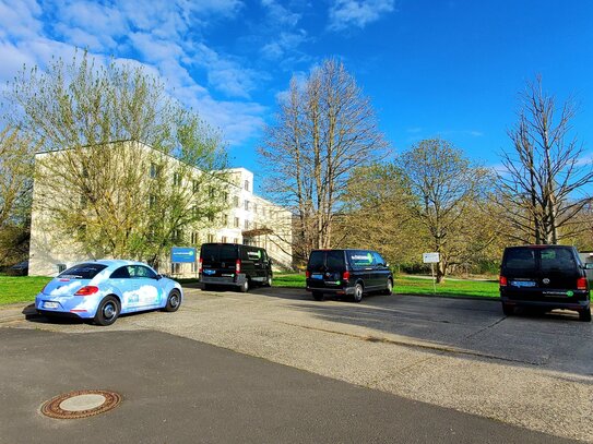 Büro und Praxisräume zu vermieten.