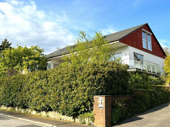 Nieder-Erlenbach! Freistehendes Haus mit Einliegerwohnung auf 700m² Grundstück.