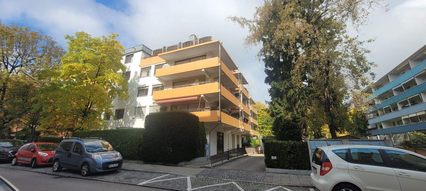 ***HELLE 1-ZIMMER-WOHNUNG MIT GROßER LOGGIA ZUM IDYLLISCHEN INNENHOF IN MILBERTSHOFEN***