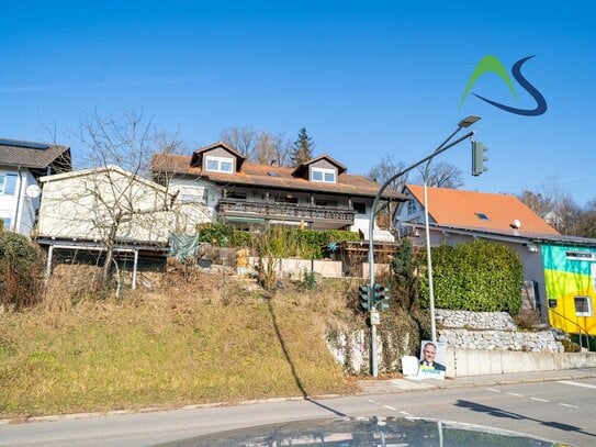 Elegante 4-ZKB-Wohnung mit sonnigem Balkon, Kachelofen, Garage und zeitlosem Charme