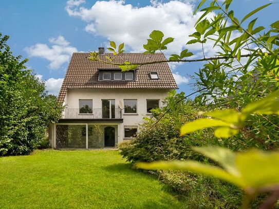 Zweifamilienhaus mit Einliegerwohnung auf großem Grundstück mit Baupotenzial