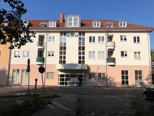 Großzügige 1- RW mit Balkon im schönen Trotha sucht!