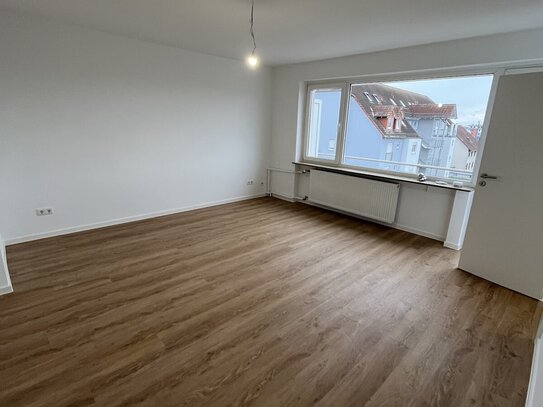 Hochwertig renoviertes 1 Zimmer Apartment mit Balkon und Einbauküche