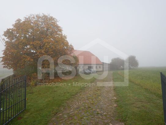 renovierter Resthof mit Pferdeboxen, kleinen Stallungen und freiem Feld- und Wiesenblick!