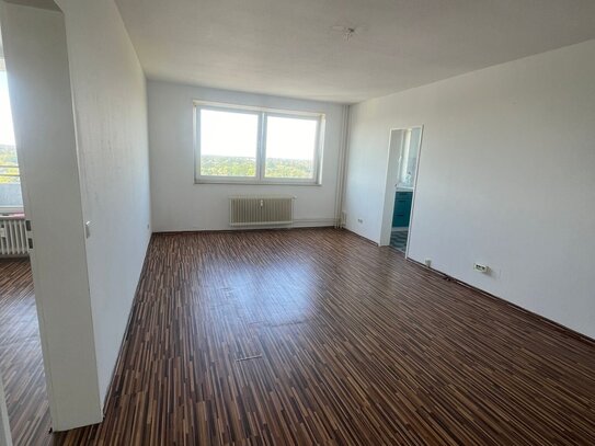 ca. 50qm, Einbauküche, Balkon, 12.OG, Ruhige Lage, Ärzte, Einkaufsmöglichkeit, 2 min. zum S-bahn Thesdorf. 25-30min.HH-…