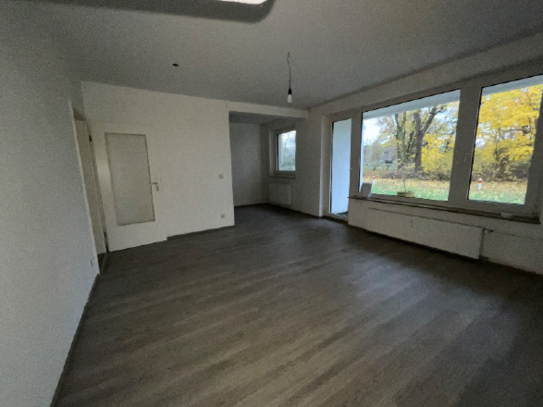 Erdgeschosswohnung mit Terrasse, modernem Badezimmer und Laminat