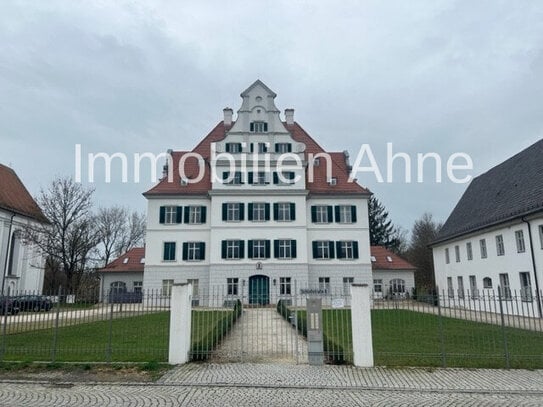 Zeitlose Eleganz - exklusive 2-Zi. EG-Wohnung im historischen Schloss zu Niederraunau/Krumbach!