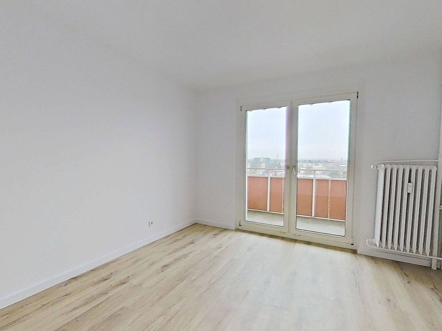 Modernisierte 2-Zimmer-Wohnung mit BALKON und EBK im Herzen von Spandau - Photo 1