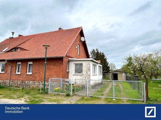 Leben auf dem Land ! DHH mit Stallung auf großem Grundstück