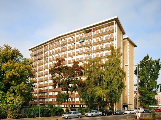 U-Bahn-Station vor der Haustüre - 2-Zimmer-Wohnung mit Balkon in Nbg.-Schoppershof, Welserstr. 69 - 2. OG