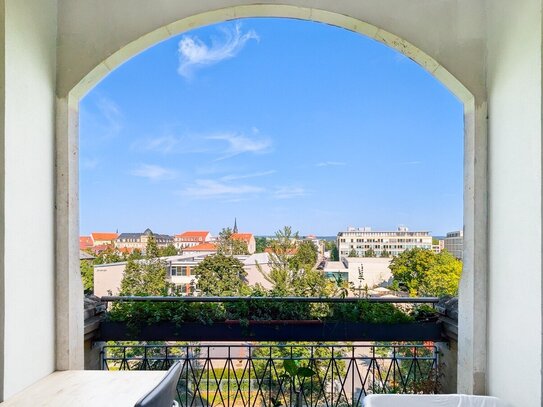 Innere Neustadt. Nobles Altbaujuwel mit Loggia und tollem Stadtblick.