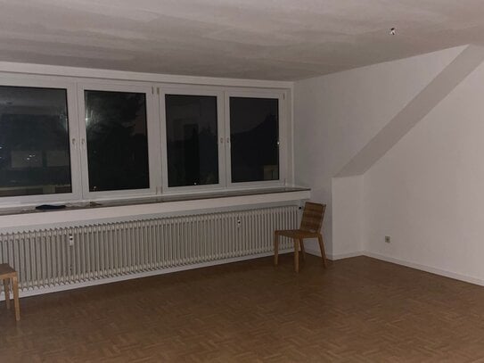 gut geschnittene Wohnung mit Balkon