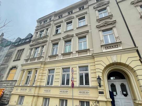 ATLAS IMMOBILIEN: Wunderschöne Altbau Wohnung mit Gäste WC