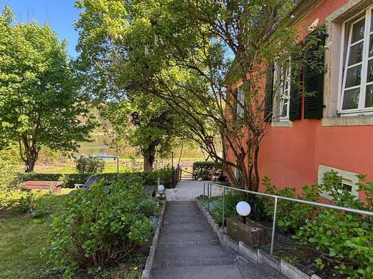 Traumhafte 2-Zimmer-Wohnung mit Gartenblick auf den Niederwürzbacher Weiher – ab 01.06.2025 frei