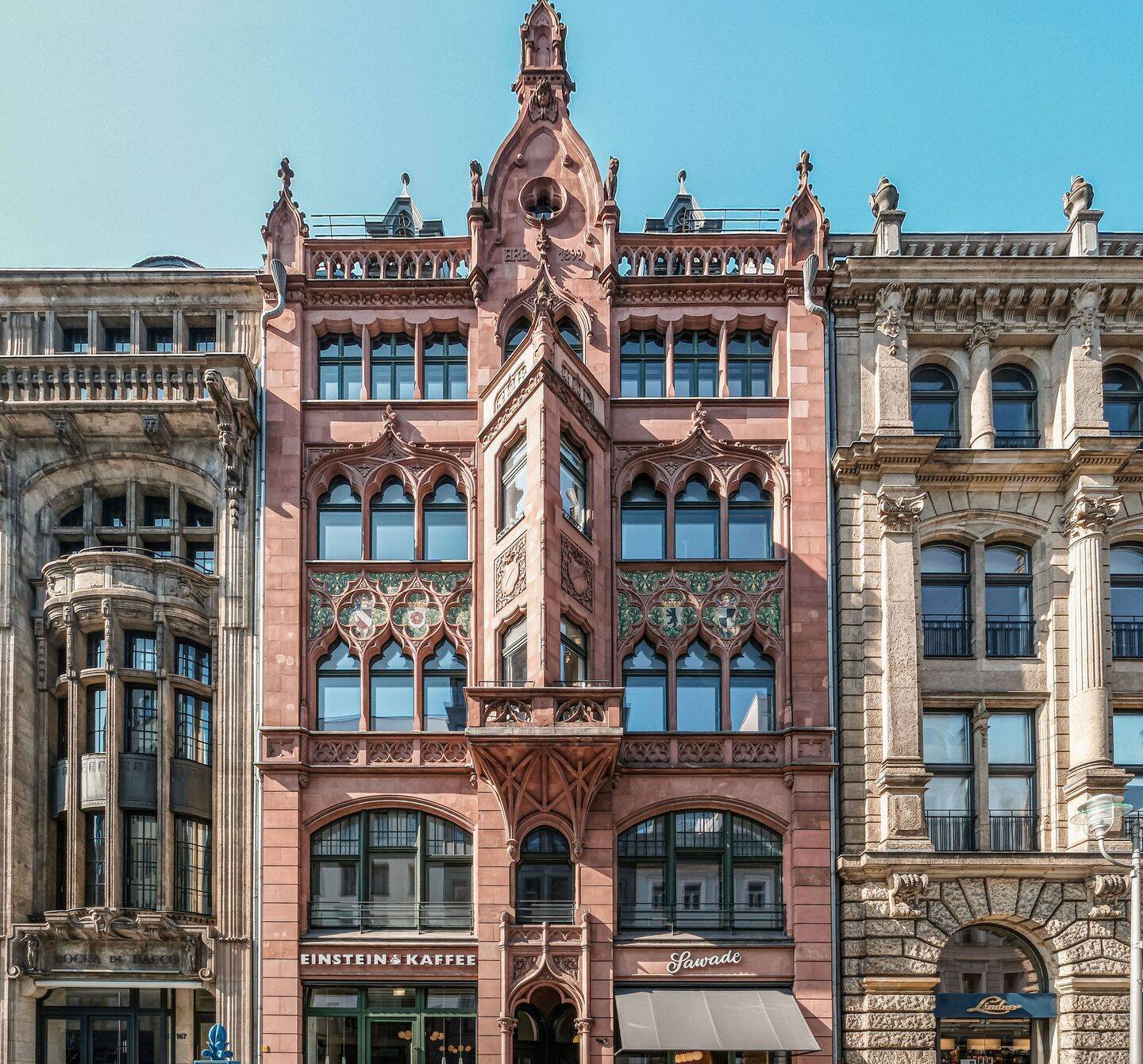 Denkmal in Bestlage: Neogotisches Prachtgebäude an der Friedrichstraße - Foto 1