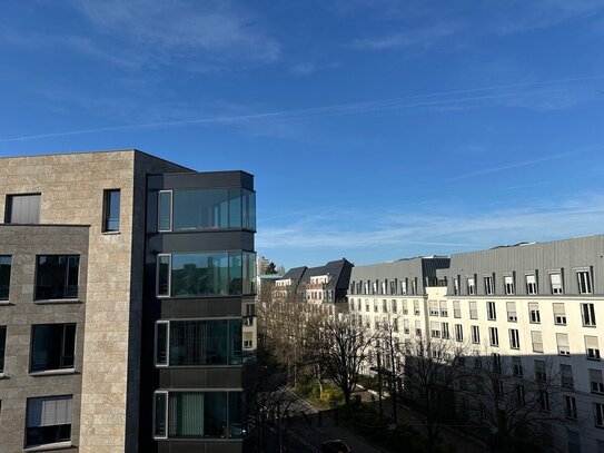 Schöne Wohnung im Maisonette-Stil mit Terrasse, Lift & 2 TG-Plätzen