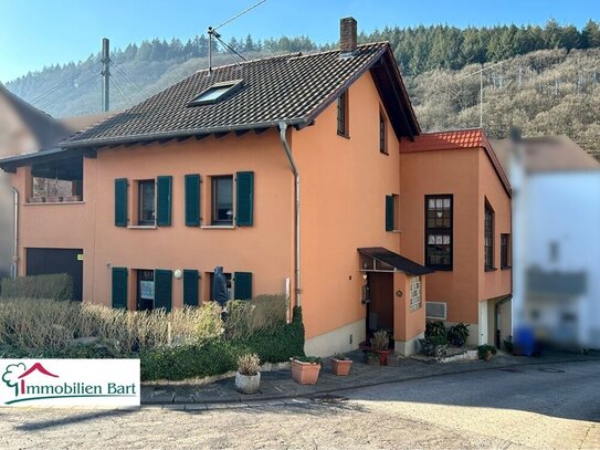 SAARHÖLZBACH: EINFAMILIENHAUS MIT 124 M² WFL. UND 2 GARAGEN!