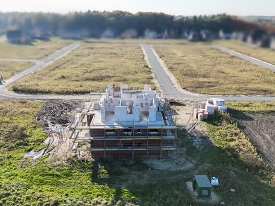 Neubau- ETW mit 3-Zimmern im EG - rechts auf knapp 81 m² Wohn- und Nutzfläche im KfW40 Standard in einem 6-Familienhaus