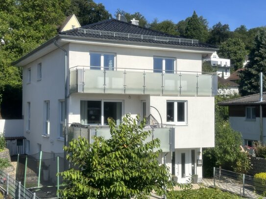 **Wohnen und Arbeiten unter einem Dach!** Modernes Einfamilienwohnhaus mit Praxis-/Büroräumen und Doppelcarport in M...