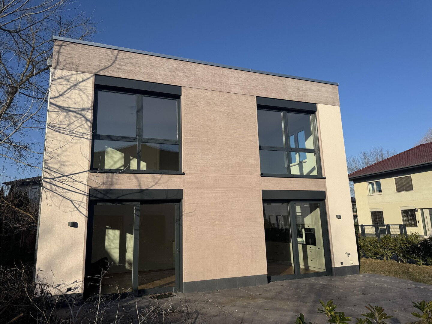 Sehr schöne EG-3 Raumwohnung in einer Villa, mit eigenem Garten (am Kirschgarten) - Foto 1