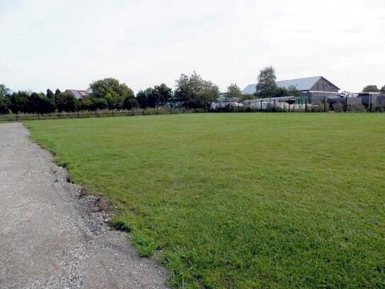 Gewerbliches Grundstück in attraktive Lage für Neubau einer Halle frei