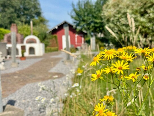 Zwei Wohnungen im Doppelhaus mit tollem Garten