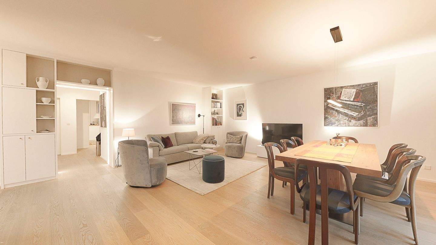 Luxuriöse 3-Zimmer-Wohnung mit Balkon in Oberkassel - Individuelles Wohnjuwel mit 2 TG-Stellplätzen