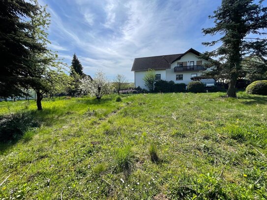 Exklusives Baugrundstück mit herrlichem Fernblick: Premiumlage für Ihr Traumhaus!