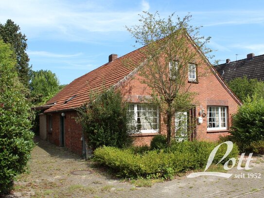 +++ Großes Baugrundstück (2.234 m²) mit Altbaubestand in Bestlage von Augustfehn - Bahnhof zu Fuß zu erreichen! +++