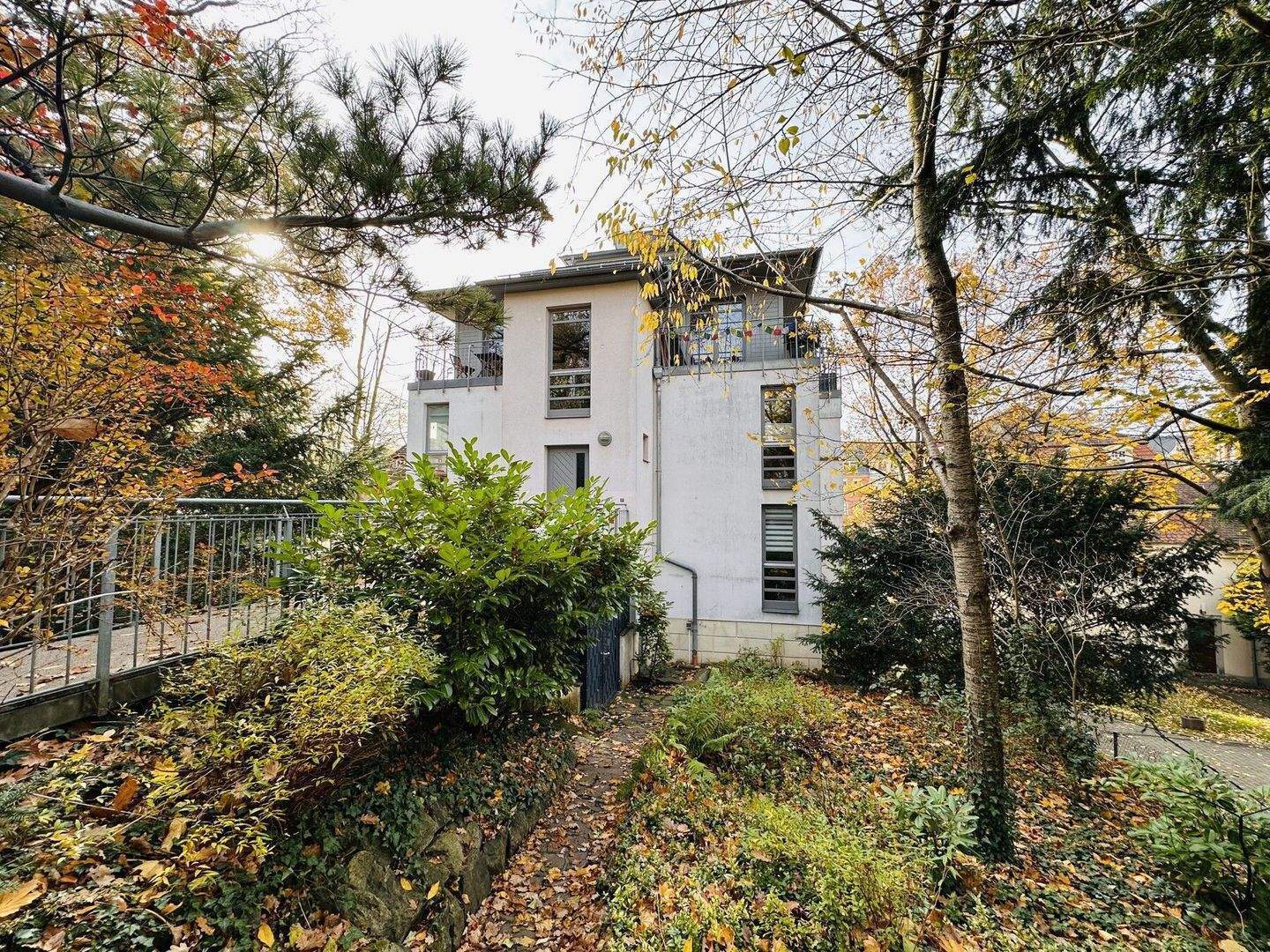 Stilvolle 3-Zimmer-Gartenwohnung am Weißen Hirsch - sonnig, elegant & gut angebunden!