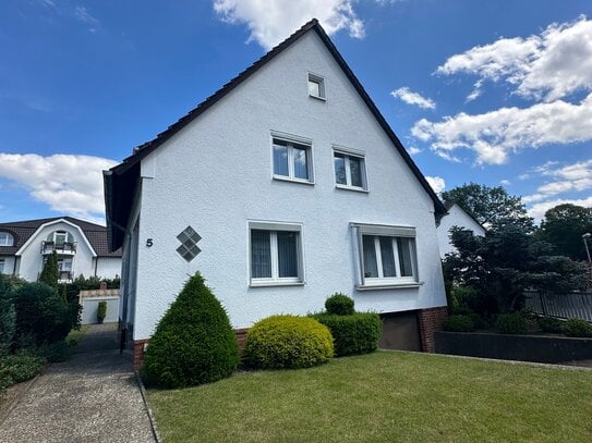 Gepflegtes Einfamilienhaus auf einem 687 m² großen Grundstück steht zum Verkauf