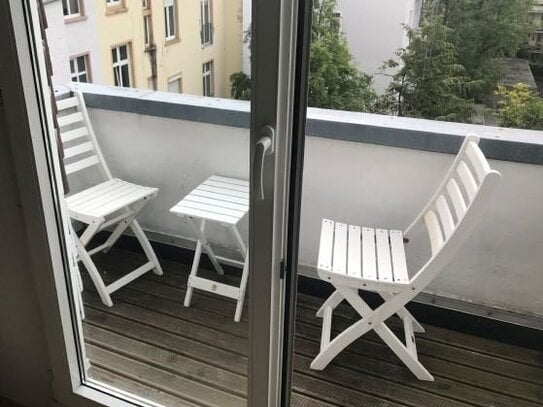 Erstbezug! Helles, großzügiges DG-Wohnstudio mit Balkon.