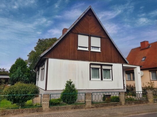 Freistehendes Haus mit hübschem Garten