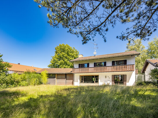 Großzügige Landhausvilla mit viel Potential in absolut ruhiger, grüner Lage