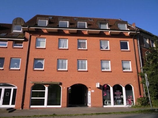 Sanierte geräumige 2-Zimmer Wohnung in zentraler Lage mit Fahrstuhl