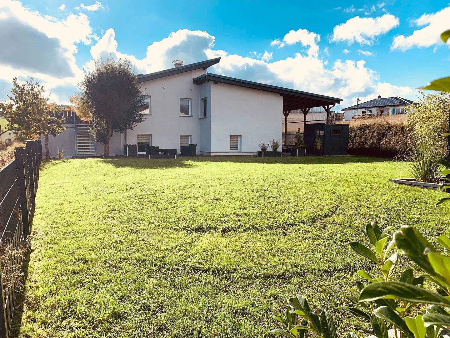 Immobilie in Utzerath - *** ZEITLOS -MODERN mit STIL *** 2 Familienhaus * MFH * Einfamilienhaus mit Einliegerwohnung *** Ferienwohnung- Büro-Praxisräume * Utzerath Daun G - Bild 0