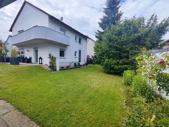 Freistehendes 6 Zi.-Einfamilienhaus mit großem Grundstück & Garage in idealer Lage in Schwabach