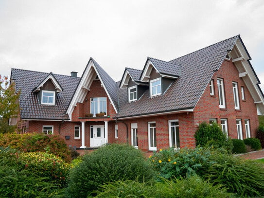 GROSSZÜGIGES EINFAMILIENHAUS MIT EINLIEGERWOHNUNG IN LÄNDLICHER LAGE