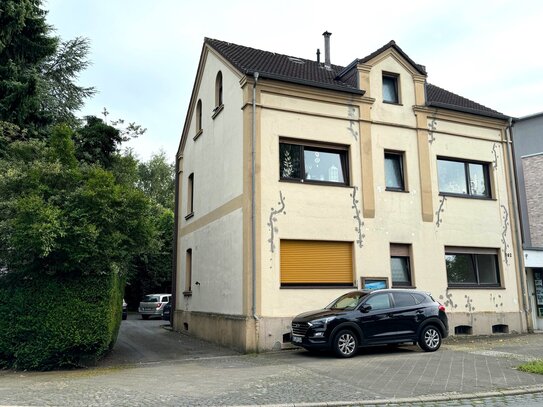 Dreifamilienhaus mit Anbau und Garagen in Waltrop !