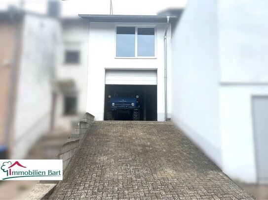 GROße GARAGE U. WOHNRÄUME IM ROHBAU