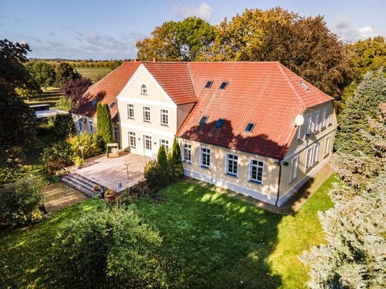 Herrschaftlich Residieren: Gutshaus auf großzügigem Anwesen