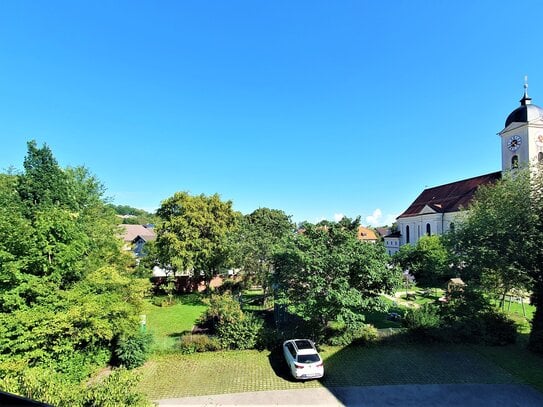 Schicke 2-Zimmer-Wohnung in zentraler dennoch ruhiger Lage mit Balkon und Tiefgarage