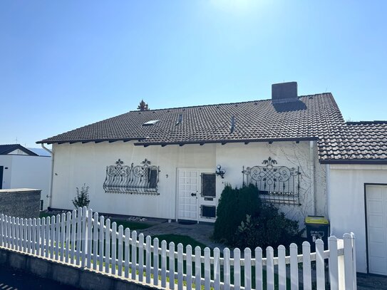 Lichtdurchflutetes Ein- bis Zweifamilienhaus mit herrlichem Garten