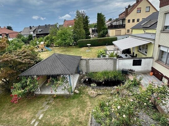 3 Wohnungen! Große Maisonettenwohnung und 2 Wohnungen, 3 EBK, Balkonen, 2 Dachterrassen, Garage und Garten in Spiesen-E…