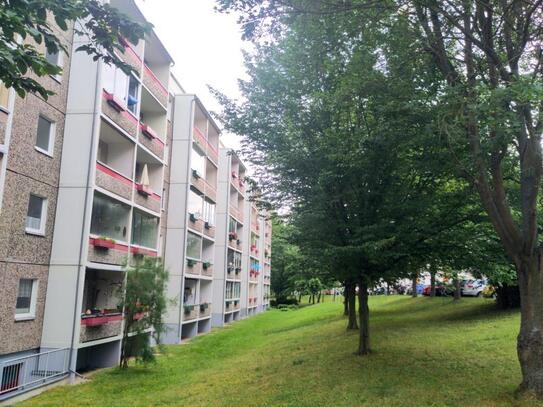 Einbauküche!! Schön geschnittene 2-Zimmer-Wohnung mit Balkon in gepflegtem Mehrfamilienhaus